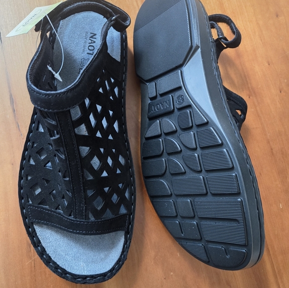 Naot Leather Adjustable Sandals Amadora Black Velvet - Medium - Picture 5 of 5